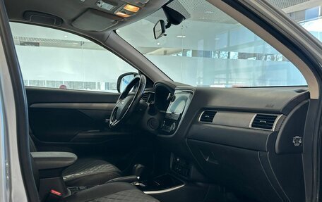 Mitsubishi Outlander III рестайлинг 3, 2018 год, 2 197 000 рублей, 8 фотография