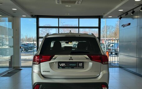 Mitsubishi Outlander III рестайлинг 3, 2018 год, 2 197 000 рублей, 5 фотография