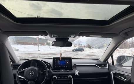 Toyota RAV4, 2021 год, 3 750 000 рублей, 3 фотография