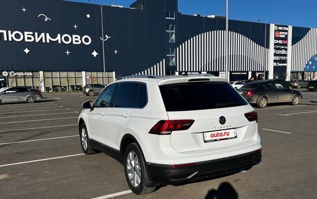 Volkswagen Tiguan II, 2021 год, 2 630 000 рублей, 2 фотография