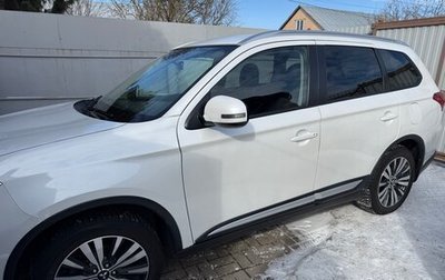 Mitsubishi Outlander III рестайлинг 3, 2018 год, 2 500 000 рублей, 1 фотография