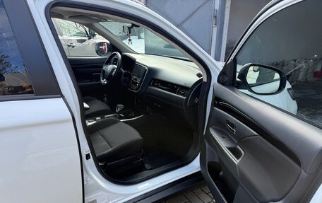 Mitsubishi Outlander III рестайлинг 3, 2018 год, 2 500 000 рублей, 4 фотография