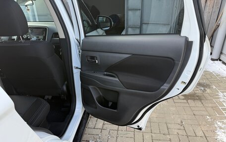 Mitsubishi Outlander III рестайлинг 3, 2018 год, 2 500 000 рублей, 5 фотография