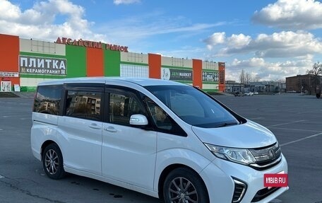 Honda Stepwgn IV, 2016 год, 1 850 000 рублей, 3 фотография