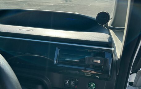 Honda Stepwgn IV, 2016 год, 1 850 000 рублей, 12 фотография