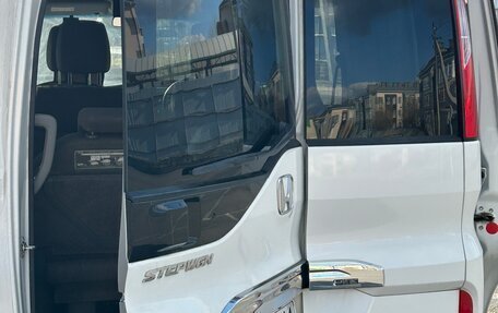 Honda Stepwgn IV, 2016 год, 1 850 000 рублей, 6 фотография