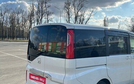 Honda Stepwgn IV, 2016 год, 1 850 000 рублей, 4 фотография