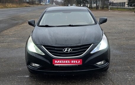 Hyundai Sonata VI, 2011 год, 930 000 рублей, 3 фотография