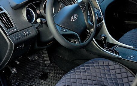 Hyundai Sonata VI, 2011 год, 930 000 рублей, 18 фотография