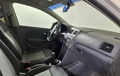 Volkswagen Polo VI (EU Market), 2011 год, 450 000 рублей, 13 фотография