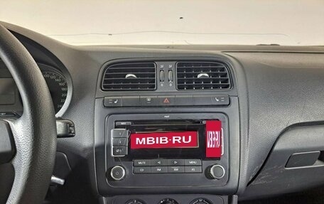 Volkswagen Polo VI (EU Market), 2011 год, 450 000 рублей, 18 фотография