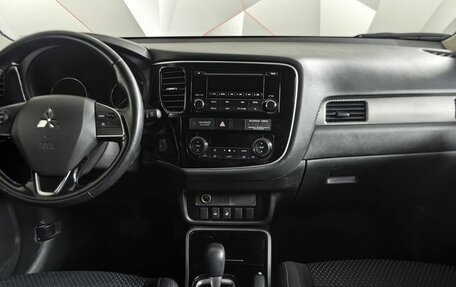 Mitsubishi Outlander III рестайлинг 3, 2018 год, 2 043 000 рублей, 14 фотография