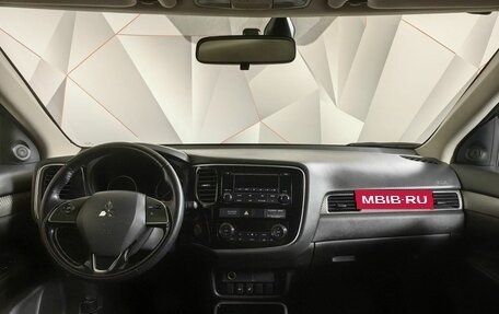 Mitsubishi Outlander III рестайлинг 3, 2018 год, 2 043 000 рублей, 13 фотография