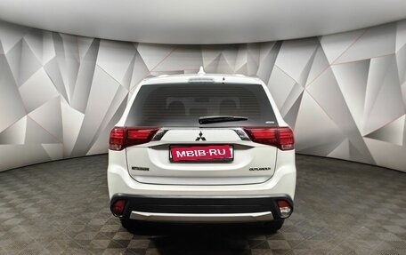Mitsubishi Outlander III рестайлинг 3, 2018 год, 2 043 000 рублей, 8 фотография