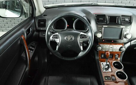 Toyota Highlander III, 2011 год, 1 685 000 рублей, 11 фотография