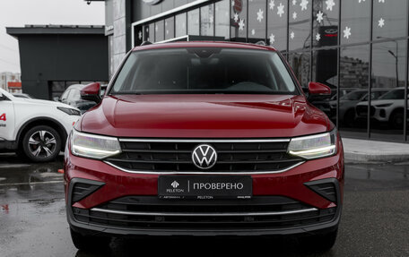 Volkswagen Tiguan II, 2021 год, 2 375 000 рублей, 3 фотография