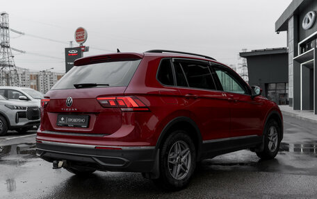 Volkswagen Tiguan II, 2021 год, 2 375 000 рублей, 5 фотография