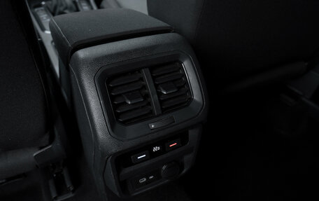 Volkswagen Tiguan II, 2021 год, 2 375 000 рублей, 13 фотография