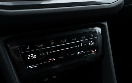 Volkswagen Tiguan II, 2021 год, 2 375 000 рублей, 15 фотография