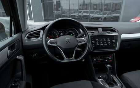 Volkswagen Tiguan II, 2021 год, 2 375 000 рублей, 7 фотография