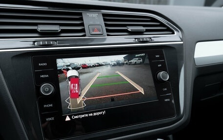 Volkswagen Tiguan II, 2021 год, 2 375 000 рублей, 17 фотография