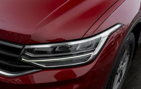 Volkswagen Tiguan II, 2021 год, 2 375 000 рублей, 21 фотография