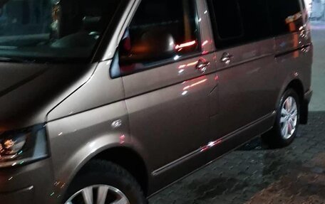 Volkswagen Multivan T5, 2012 год, 2 700 000 рублей, 3 фотография