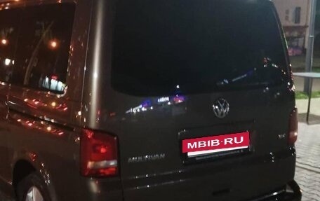 Volkswagen Multivan T5, 2012 год, 2 700 000 рублей, 2 фотография