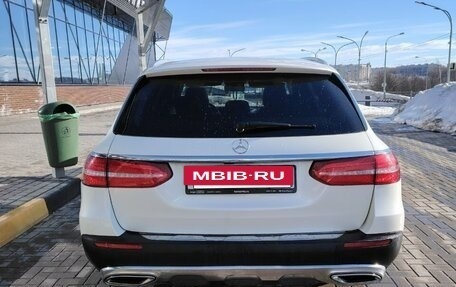 Mercedes-Benz E-Класс, 2018 год, 4 000 000 рублей, 5 фотография