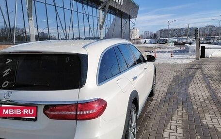 Mercedes-Benz E-Класс, 2018 год, 4 000 000 рублей, 6 фотография