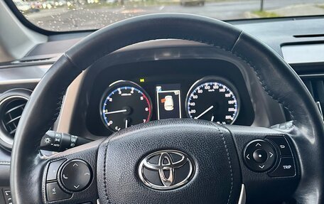 Toyota RAV4, 2018 год, 2 300 000 рублей, 10 фотография