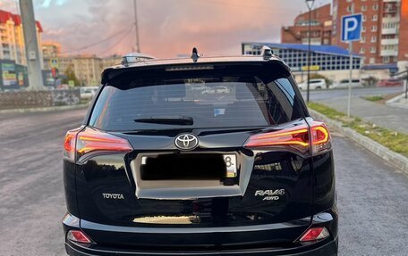 Toyota RAV4, 2018 год, 2 300 000 рублей, 9 фотография