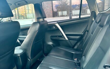 Toyota RAV4, 2018 год, 2 300 000 рублей, 19 фотография