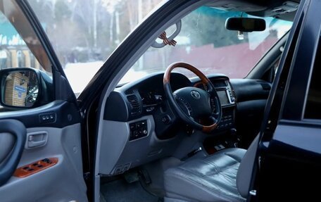 Toyota Land Cruiser 100 рестайлинг 2, 2006 год, 2 590 000 рублей, 2 фотография