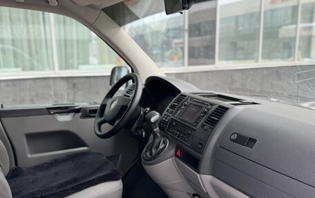 Volkswagen Caravelle T5, 2008 год, 1 550 000 рублей, 20 фотография