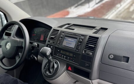 Volkswagen Caravelle T5, 2008 год, 1 550 000 рублей, 25 фотография