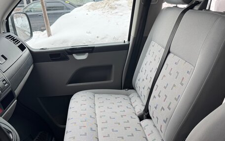Volkswagen Caravelle T5, 2008 год, 1 550 000 рублей, 28 фотография