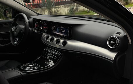 Mercedes-Benz E-Класс, 2017 год, 1 850 000 рублей, 11 фотография