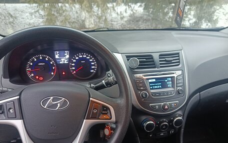 Hyundai Solaris II рестайлинг, 2016 год, 980 000 рублей, 3 фотография