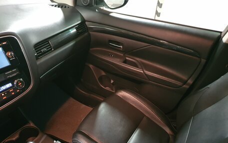 Mitsubishi Outlander III рестайлинг 3, 2016 год, 1 620 000 рублей, 8 фотография