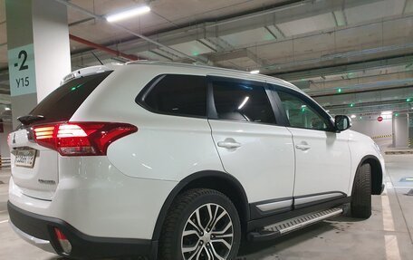 Mitsubishi Outlander III рестайлинг 3, 2016 год, 1 620 000 рублей, 4 фотография
