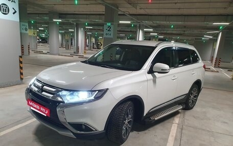 Mitsubishi Outlander III рестайлинг 3, 2016 год, 1 620 000 рублей, 3 фотография