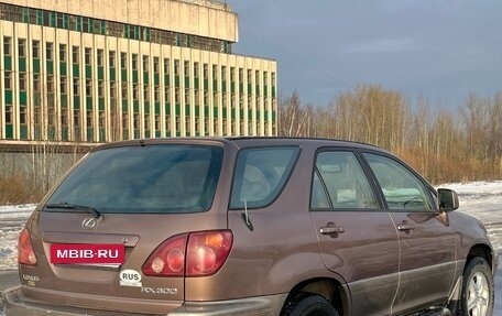 Lexus RX IV рестайлинг, 1998 год, 470 000 рублей, 8 фотография