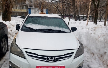 Hyundai Solaris II рестайлинг, 2015 год, 460 000 рублей, 1 фотография