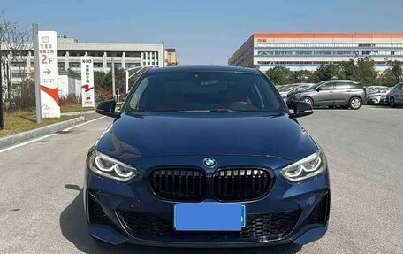 BMW 1 серия, 2022 год, 1 990 000 рублей, 2 фотография