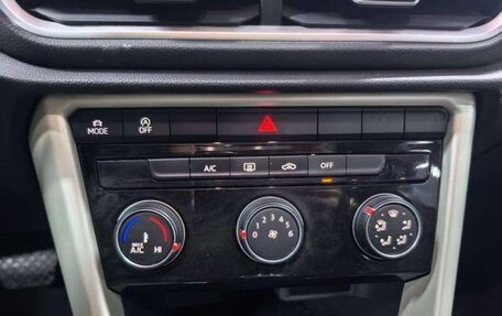 Volkswagen T-Roc I, 2022 год, 1 470 000 рублей, 10 фотография