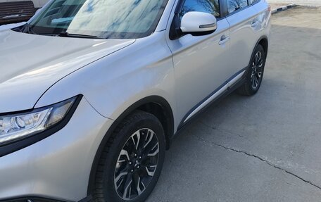 Mitsubishi Outlander III рестайлинг 3, 2021 год, 2 350 000 рублей, 2 фотография