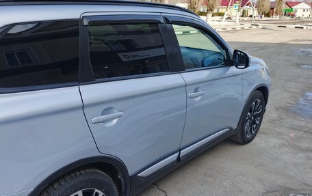 Mitsubishi Outlander III рестайлинг 3, 2021 год, 2 350 000 рублей, 6 фотография