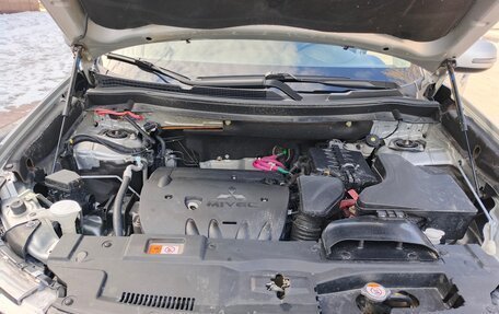 Mitsubishi Outlander III рестайлинг 3, 2021 год, 2 350 000 рублей, 12 фотография