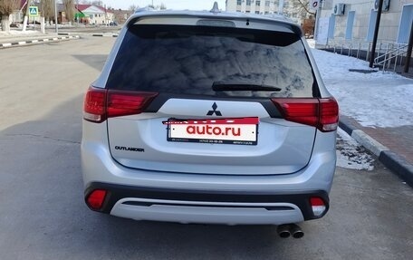 Mitsubishi Outlander III рестайлинг 3, 2021 год, 2 350 000 рублей, 4 фотография